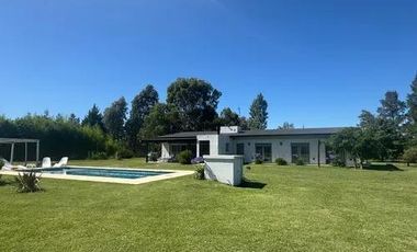 Casa en venta - 3 Dormitorios 2 Baños - 11.250Mts2 - San Miguel del Monte