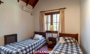 Casa de  5 ambientes en Venta en Pinamar - Fragata La Victoria 3852 - Retasada