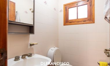 Casa de  5 ambientes en Venta en Pinamar - Fragata La Victoria 3852 - Retasada