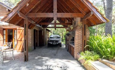 Casa de  5 ambientes en Venta en Pinamar - Fragata La Victoria 3852 - Retasada
