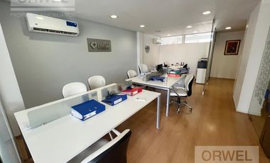 Excelente Oficina Oro y Cerviño - Super Luminosa - 2 Cocheras
