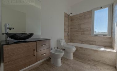 Venta de casa 4 ambientes (con RENTA) en Canton Islas PG