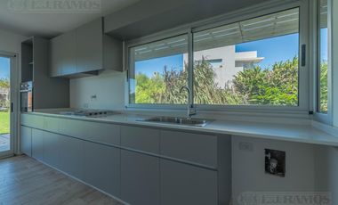 Venta de casa 4 ambientes (con RENTA) en Canton Islas PG
