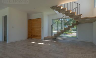 Venta de casa 4 ambientes (con RENTA) en Canton Islas PG