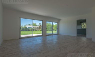 Venta de casa 4 ambientes (con RENTA) en Canton Islas PG