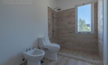 Venta de casa 4 ambientes (con RENTA) en Canton Islas PG