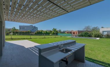 Venta de casa 4 ambientes (con RENTA) en Canton Islas PG