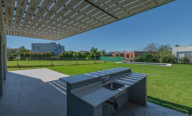 Venta de casa 4 ambientes (con RENTA) en Canton Islas PG