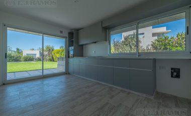 Venta de casa 4 ambientes (con RENTA) en Canton Islas PG
