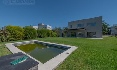 Venta de casa 4 ambientes (con RENTA) en Canton Islas PG
