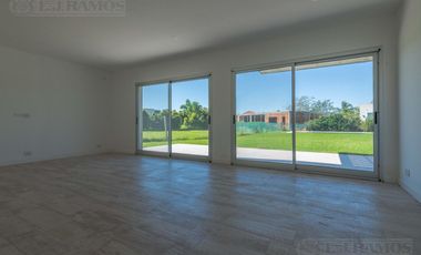 Venta de casa 4 ambientes (con RENTA) en Canton Islas PG