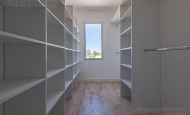 Venta de casa 4 ambientes (con RENTA) en Canton Islas PG