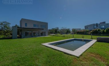 Venta de casa 4 ambientes (con RENTA) en Canton Islas PG