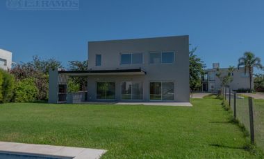 Venta de casa 4 ambientes (con RENTA) en Canton Islas PG