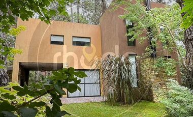 Casa de 5 ambientes en Costa del Este - Calle Las Orquideas 585