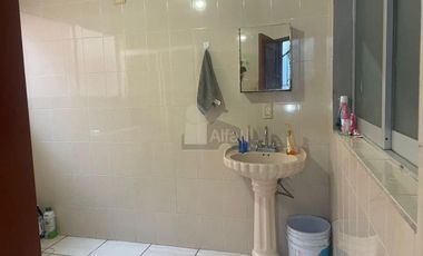 Casa en venta en Col. Bernardo Cobos, Irapuato, Gto.