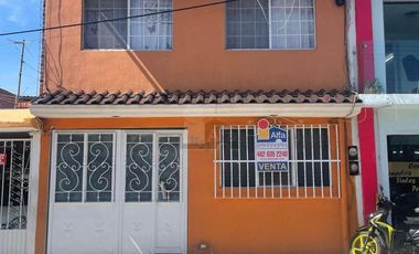 Casa en venta en Col. Bernardo Cobos, Irapuato, Gto.