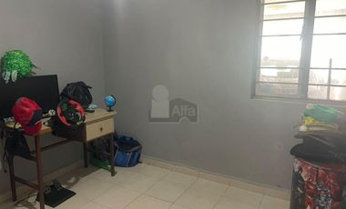 Casa en venta en Col. Bernardo Cobos, Irapuato, Gto.
