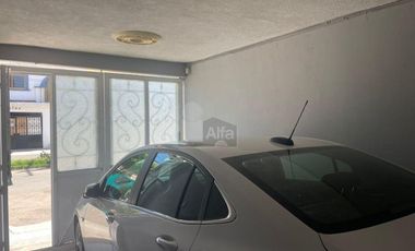 Casa en venta en Col. Bernardo Cobos, Irapuato, Gto.