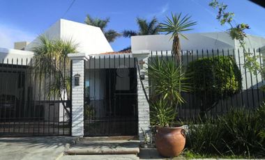 Casa de una planta con alberca propia