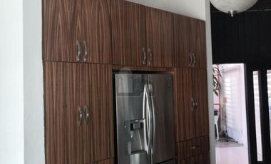 Casa de una planta con alberca propia