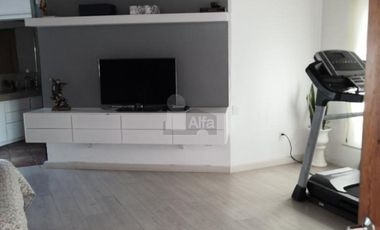 Casa de una planta con alberca propia