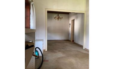 Villa Adelina, Casa A  Refaccionar Con Lindo Jardín En Muy Buena Ubicación