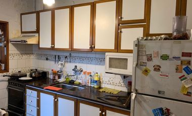 Villa Adelina, Casa A  Refaccionar Con Lindo Jardín En Muy Buena Ubicación