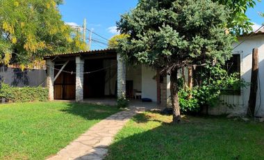 Villa Adelina, Casa A  Refaccionar Con Lindo Jardín En Muy Buena Ubicación