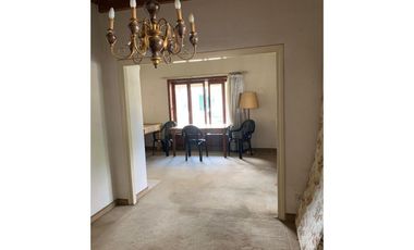 Villa Adelina, Casa A  Refaccionar Con Lindo Jardín En Muy Buena Ubicación