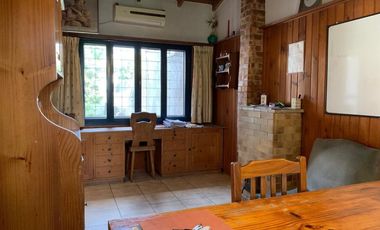 Villa Adelina, Casa A  Refaccionar Con Lindo Jardín En Muy Buena Ubicación