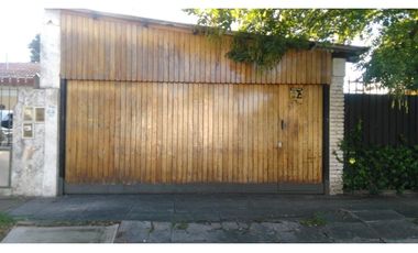 Villa Adelina, Casa A  Refaccionar Con Lindo Jardín En Muy Buena Ubicación