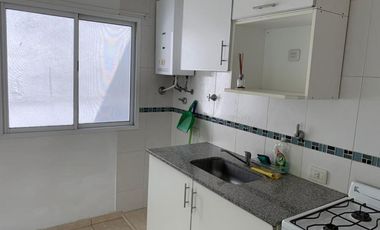 DEPARTAMENTO EN EDIFICIO MODERNO, 3 AMBIENTES CONTRAFRENTE CON BALCÓN, EN EXCELENTE ESTADO! COCHERA CUBIERTA PROPIA