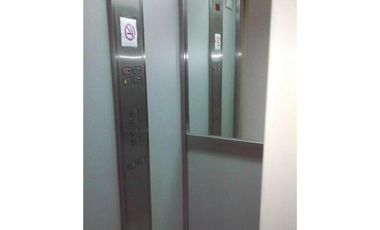 DEPARTAMENTO EN EDIFICIO MODERNO, 3 AMBIENTES CONTRAFRENTE CON BALCÓN, EN EXCELENTE ESTADO! COCHERA CUBIERTA PROPIA