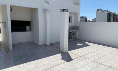 DEPARTAMENTO EN EDIFICIO MODERNO, 3 AMBIENTES CONTRAFRENTE CON BALCÓN, EN EXCELENTE ESTADO! COCHERA CUBIERTA PROPIA