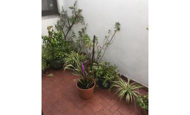 Departamento tipo casa de 3 Ambientes con dos patios descubiertos