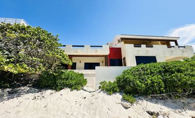 CASA EN VENTA FRENTE A MAR DE CHUBURNA.