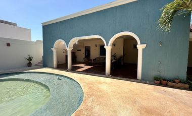 CASA EN VENTA FRENTE A MAR DE CHUBURNA.