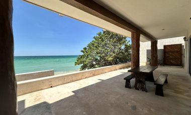 CASA EN VENTA FRENTE A MAR DE CHUBURNA.