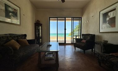 CASA EN VENTA FRENTE A MAR DE CHUBURNA.