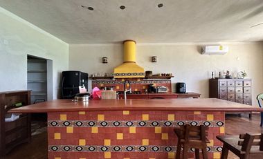 CASA EN VENTA FRENTE A MAR DE CHUBURNA.