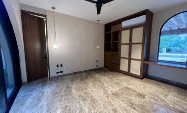 CASA EN VENTA MÉRIDA FRENTE AL CAMPO DEL GOLF PROVINCIA, ACABADOS DE LUJO, 613m2