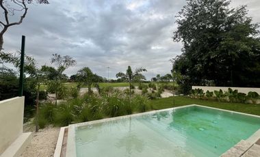 CASA EN VENTA MÉRIDA FRENTE AL CAMPO DEL GOLF PROVINCIA, ACABADOS DE LUJO, 613m2