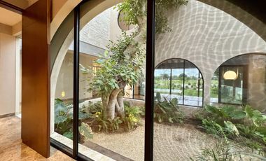 CASA EN VENTA MÉRIDA FRENTE AL CAMPO DEL GOLF PROVINCIA, ACABADOS DE LUJO, 613m2