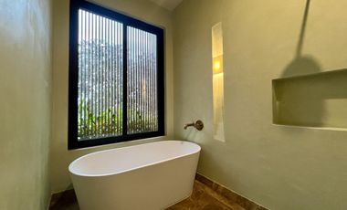 CASA EN VENTA MÉRIDA FRENTE AL CAMPO DEL GOLF PROVINCIA, ACABADOS DE LUJO, 613m2