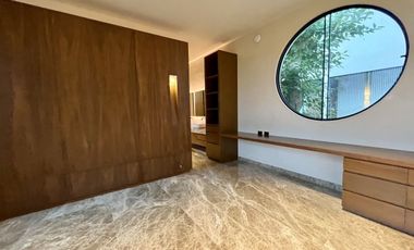 CASA EN VENTA MÉRIDA FRENTE AL CAMPO DEL GOLF PROVINCIA, ACABADOS DE LUJO, 613m2