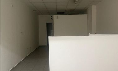 Excelente local en alquiler ubicado en la gran estación. (RK)