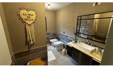 SE VENDE CASA EN LOMAS DEL REY