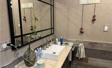 SE VENDE CASA EN LOMAS DEL REY