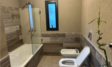 SE VENDE CASA EN LOMAS DEL REY